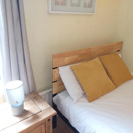Ground Floor 2 Bedroom Apt - Sw19